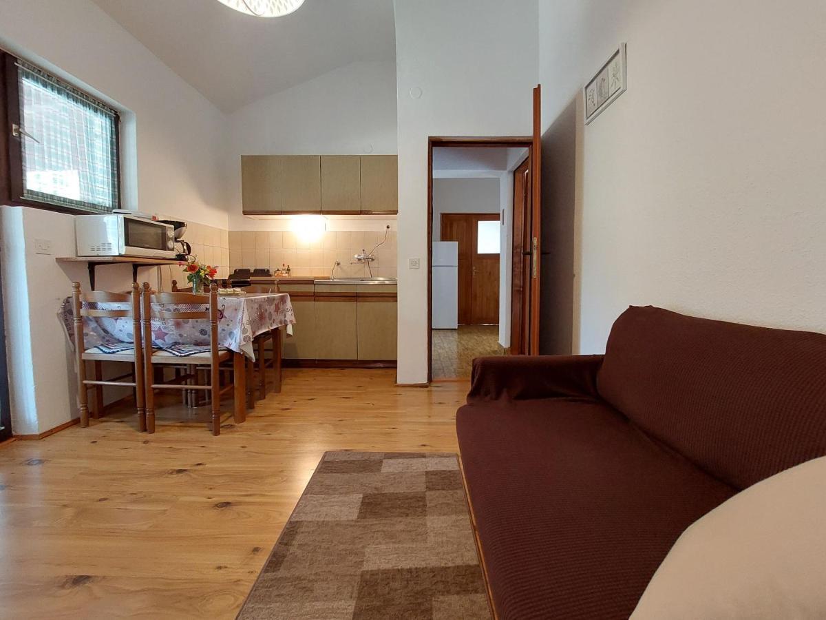 Apartments Vilim Pinezići 外观 照片
